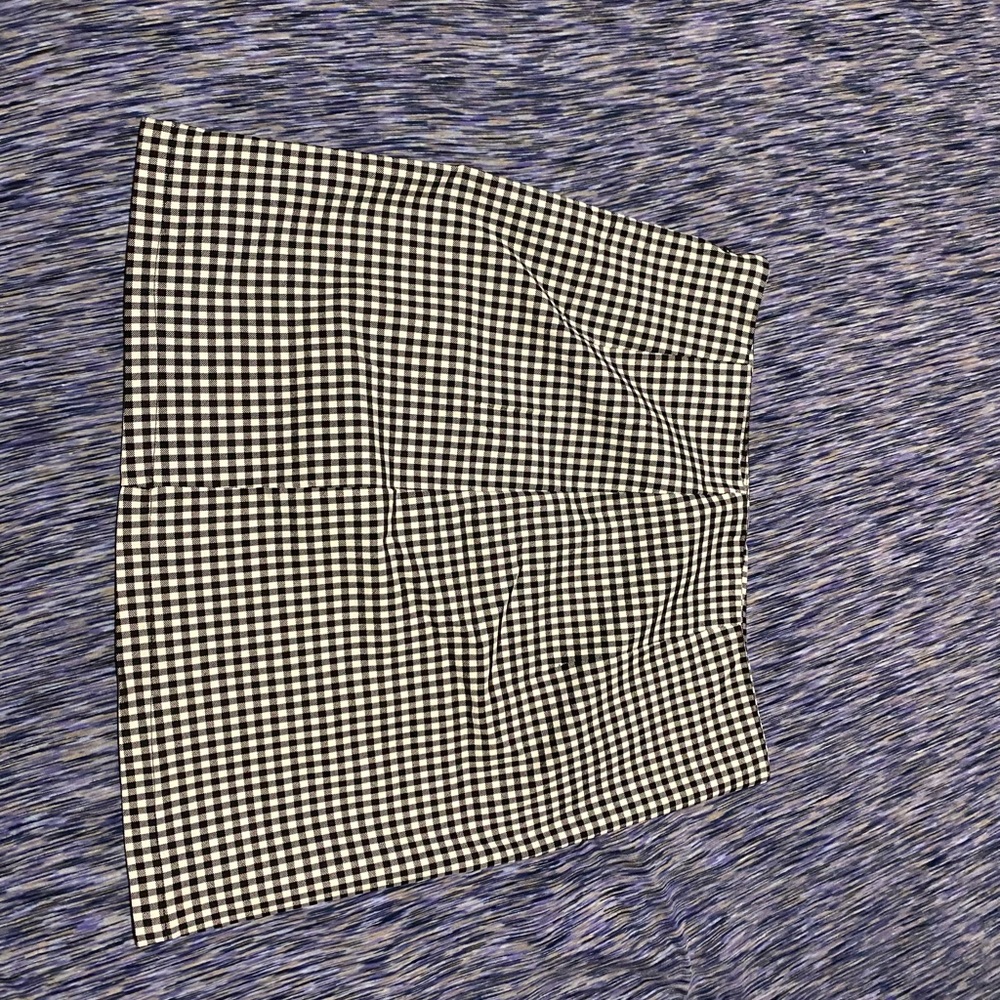 Checkered skirt, black, grey, and white, Brand: papaya, Size L